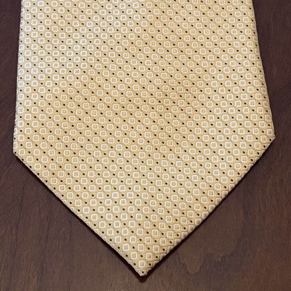 Roundtree & Yorke Gold Black Hand Made 100% Silk Men’s Neck Tie Made In China